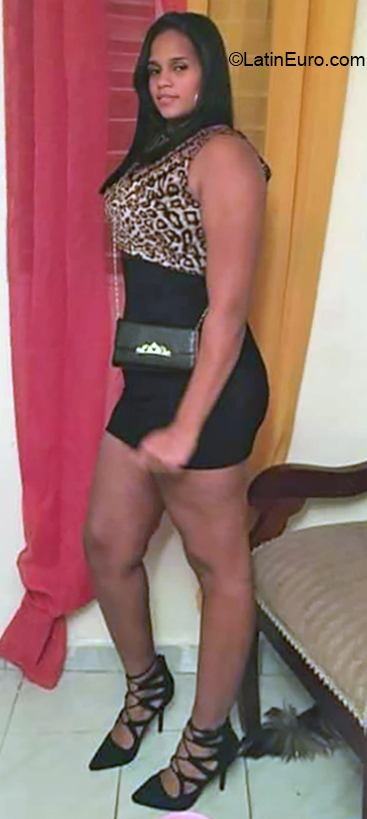 Date this voluptuous Dominican Republic girl Melissa from Santo Domingo DO36218
