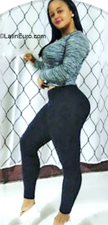 Date this voluptuous Dominican Republic girl Yafreisie from La Romana DO36237