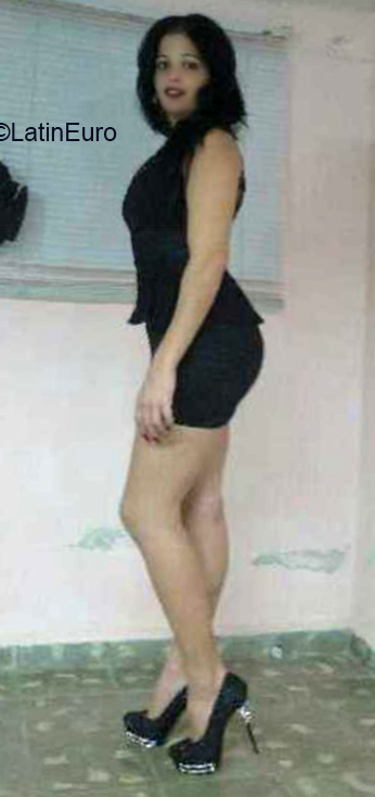 Date this charming Cuba girl Yuliet quignon from Havana CU611