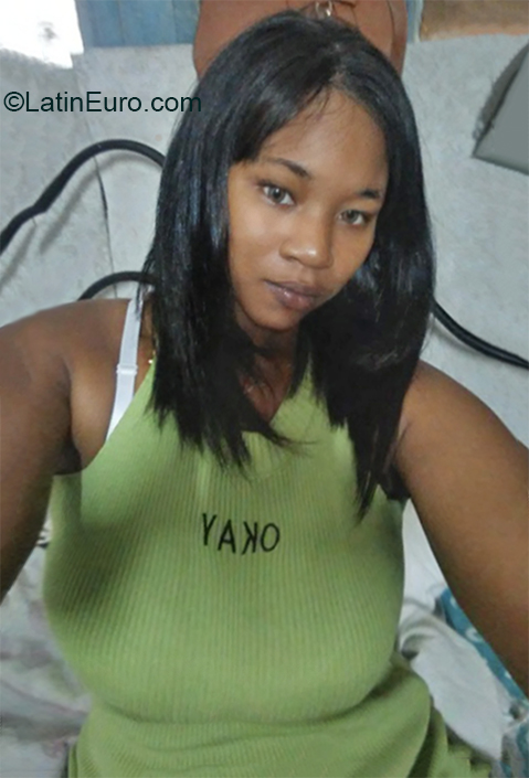 Date this passionate Cuba girl Lisandra from Havana CU615