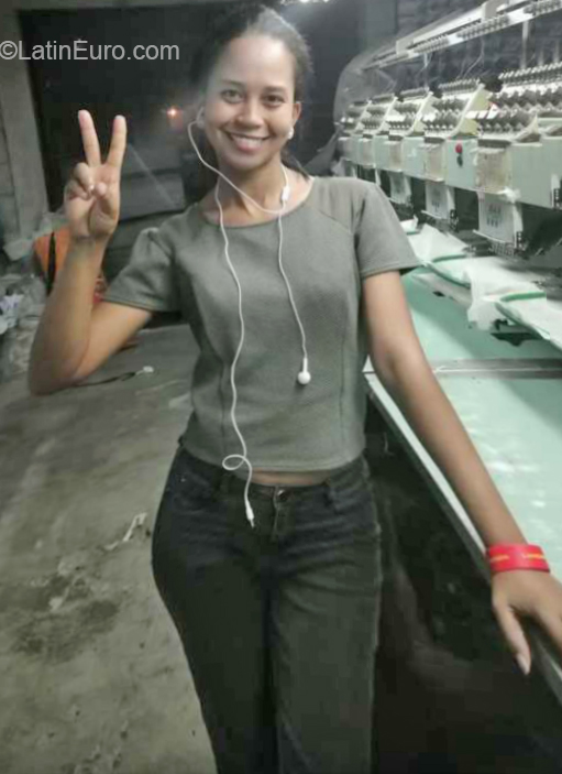 Date this exotic Dominican Republic girl Ingrid peralta from Santiago de los Caballeros DO36330