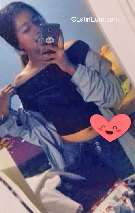 Date this pretty Mexico girl Gabriela from Rio Bravo MX1705