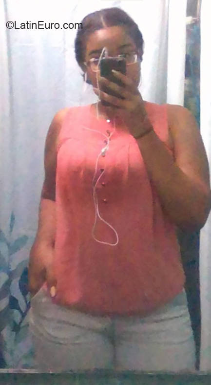 Date this good-looking Venezuela girl Aksra from Caracas VE2745