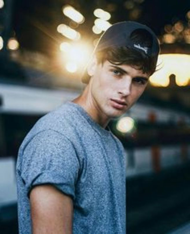 Date this tall Colombia man Brandon Cubillo from Villavicencio CO26186