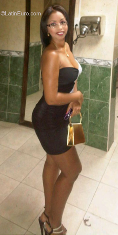 Date this exotic Venezuela girl Victotiria from Caracas VE2755