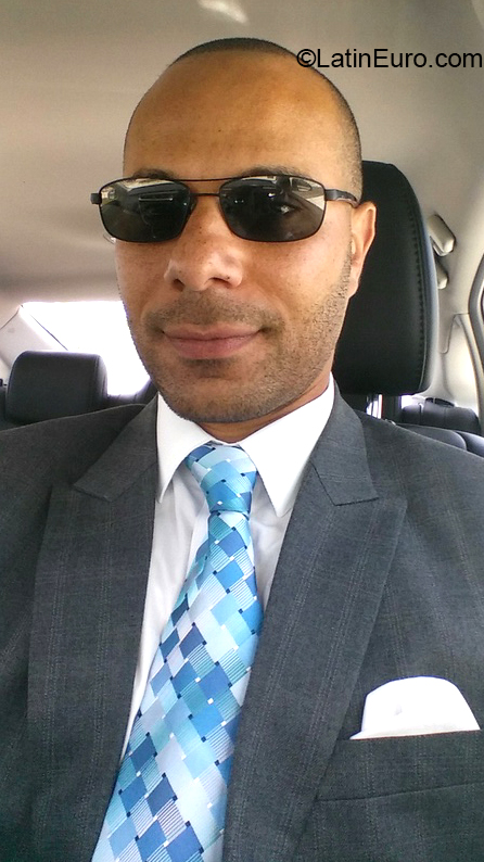 Date this hot United States man Sam from Santa Barbara US20418
