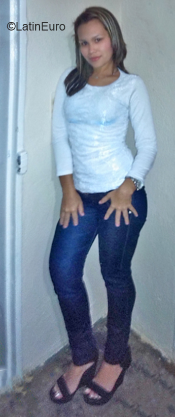 Date this foxy Venezuela girl Flor from Ciudad Guayana VE2760