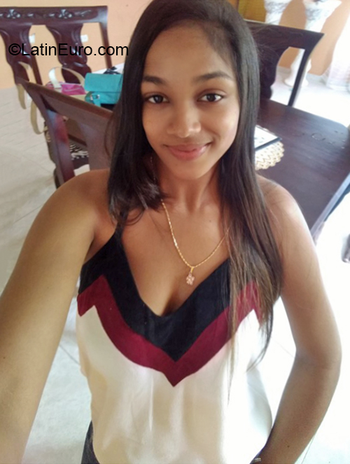 Date this lovely Dominican Republic girl Esmeraly from Santo Domingo DO36446