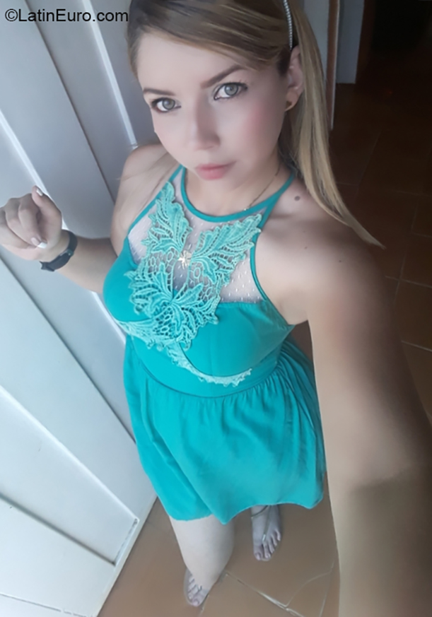 Date this foxy Venezuela girl Rosa from Barquisimeto VE2788