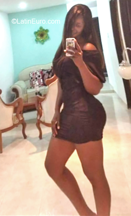 Date this sensual Colombia girl Nana from Cali CO26283