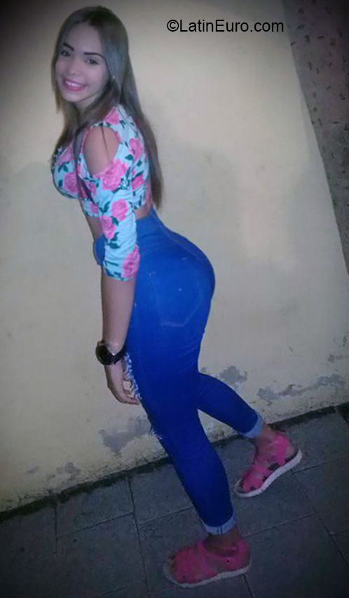 Date this sensual Venezuela girl Ziku from Valencia VE2803