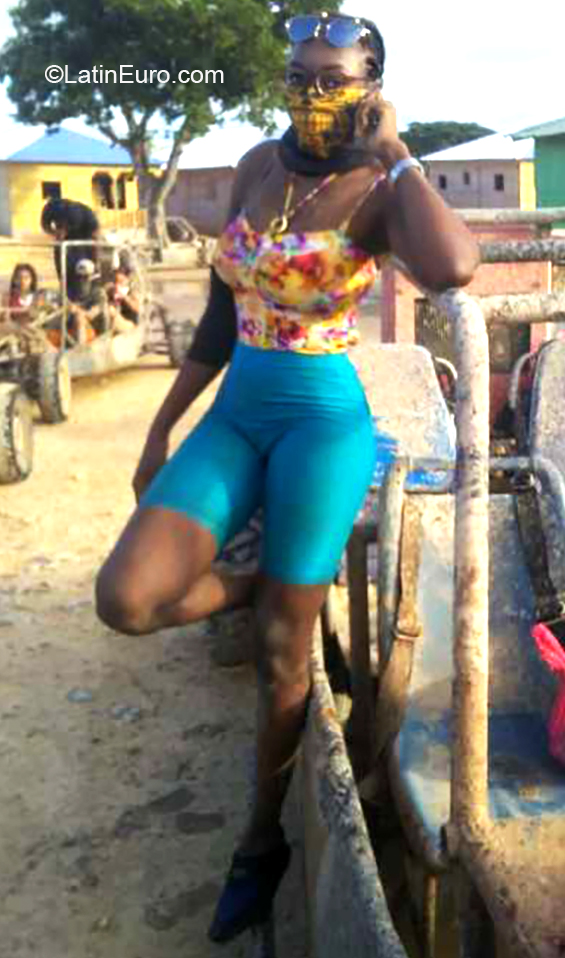 Date this charming Dominican Republic girl Elisa from Santo Domingo DO36631