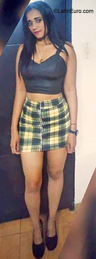 Date this attractive Colombia girl Luciana from Bogota CO27099