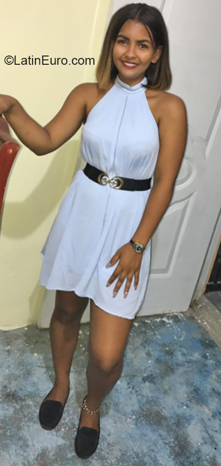 Date this good-looking Dominican Republic girl Samantha from San Cristobal DO36690