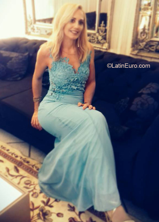 Date this attractive Brazil girl Nycole from Salvador BR10966