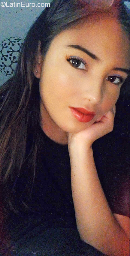 Date this happy Mexico girl Paulina from Villagran MX1724