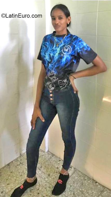 Date this funny Dominican Republic girl Nayali from Santiago DO36824