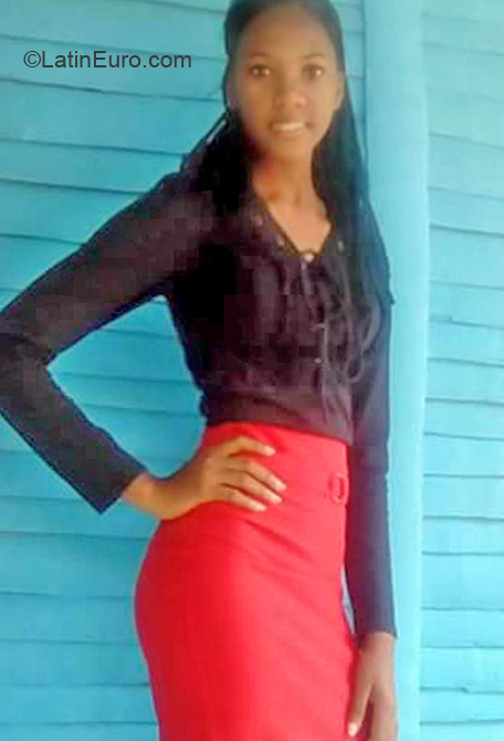 Date this tall Dominican Republic girl Yoelina from Monte Plata DO36872