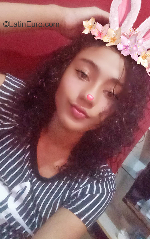 Date this cute Brazil girl Yasmin from Sao Paulo BR11003