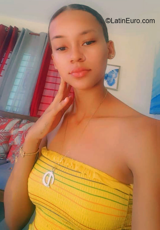 Date this young Dominican Republic girl Oireiny from Jarabacoa DO36927