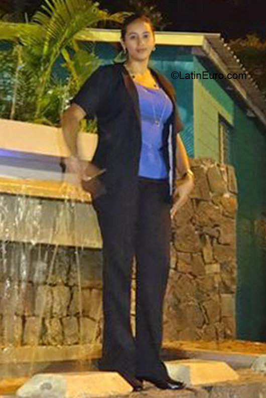 Date this happy Honduras girl Dilcia from Tegucigalpa HN2740