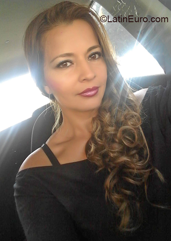 Date this young Colombia girl Andrea from Bogota CO26511