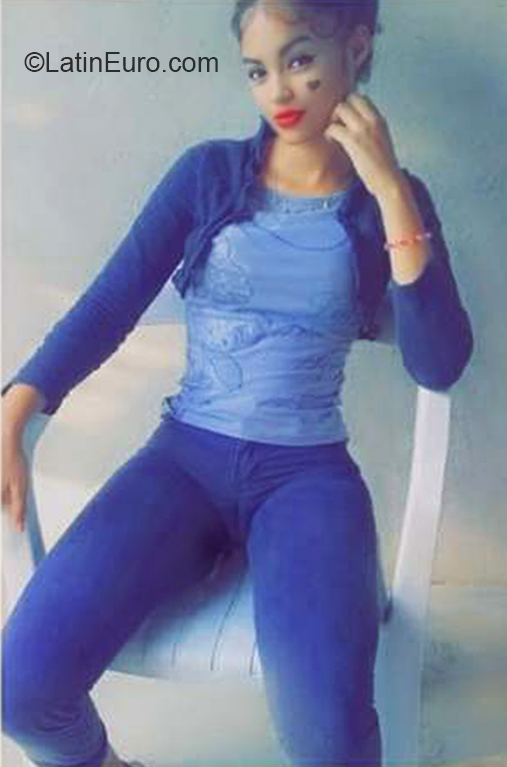 Date this good-looking Dominican Republic girl Darlenis from La Vega DO36984