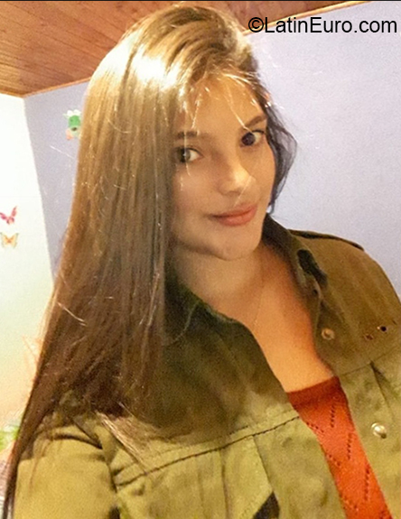 Date this hot Colombia girl Yessenia from Medellin CO26513