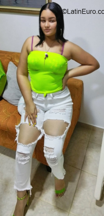 Date this attractive Dominican Republic girl Daniela from Santiago DO36993