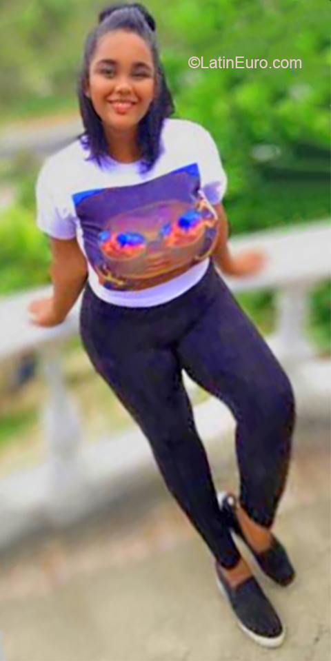 Date this delightful Dominican Republic girl Alexandra from Santiago DO36996