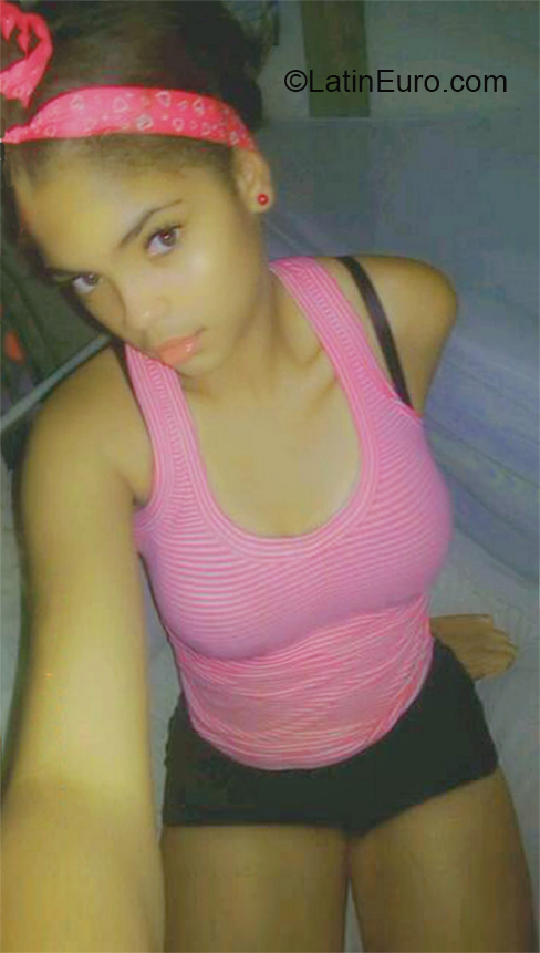 Date this hot Dominican Republic girl Rose from Santo Domingo DO37011