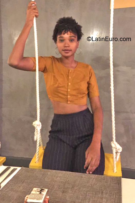 Date this exotic Dominican Republic girl Leidi from Santo Domingo DO37018