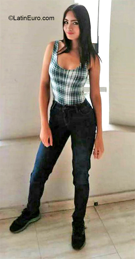 Date this athletic Venezuela girl Stephany from Caracas VE2902