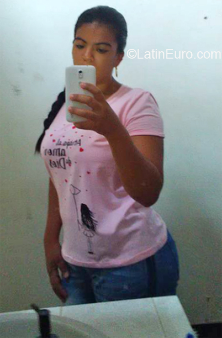 Date this nice looking Colombia girl Carolina from Puerto Boyaca CO26532