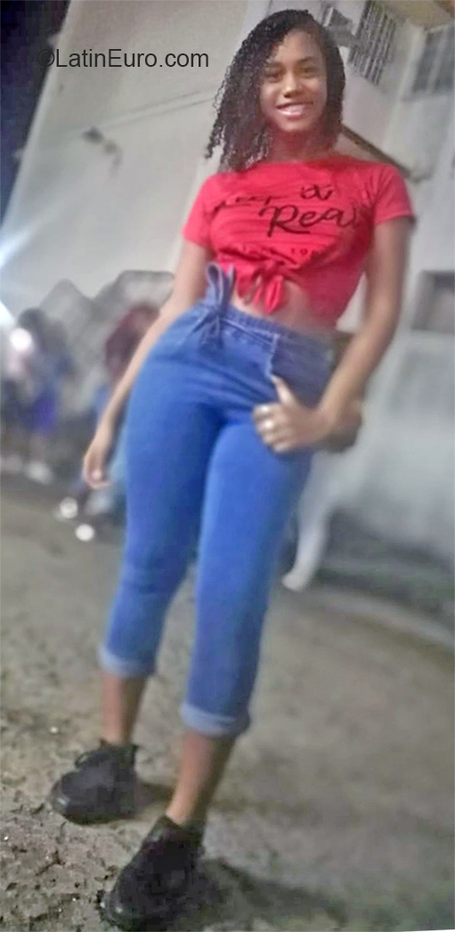 Date this voluptuous Panama girl Kaila from Panama City PA1179