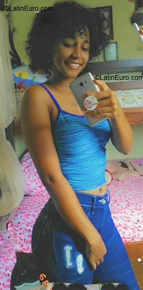Date this pretty Dominican Republic girl Smailin from Santo Domingo DO37034