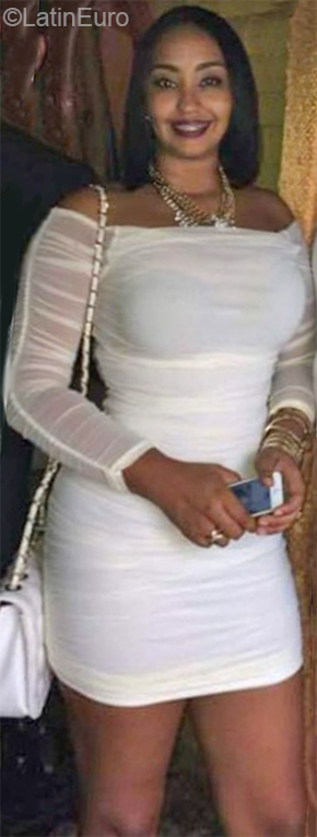 Date this foxy Dominican Republic girl Nicole from Santo Domingo DO37038