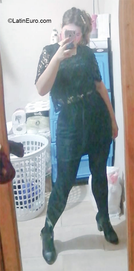 Date this foxy Honduras girl Fabiola from San Pedro Sula HN2745