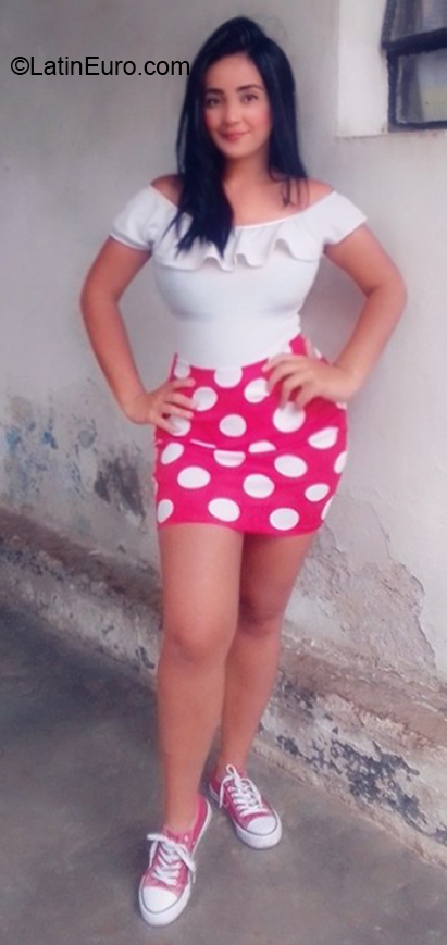 Date this happy Venezuela girl Ambar from Caracas VE2909