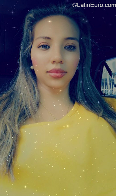 Date this sultry Colombia girl Fernanda from Bogota CO26548