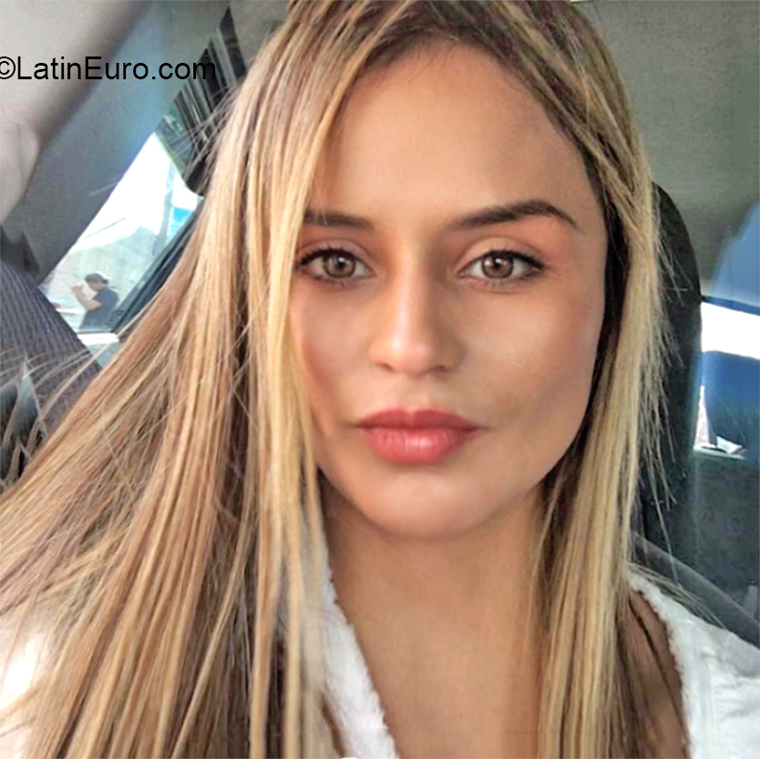 Date this foxy Colombia girl Alejandra from Bogota CO26553
