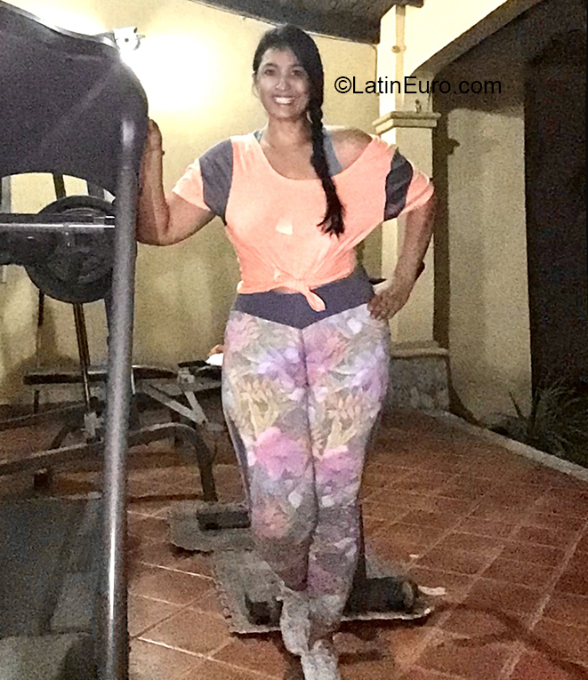 Date this hard body Honduras girl Daysi from San Pedro Sula HN2749