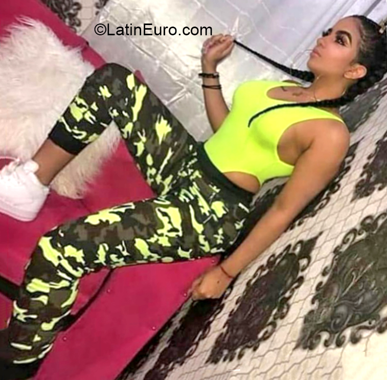 Date this passionate Dominican Republic girl Alina from Santo Domingo DO37096