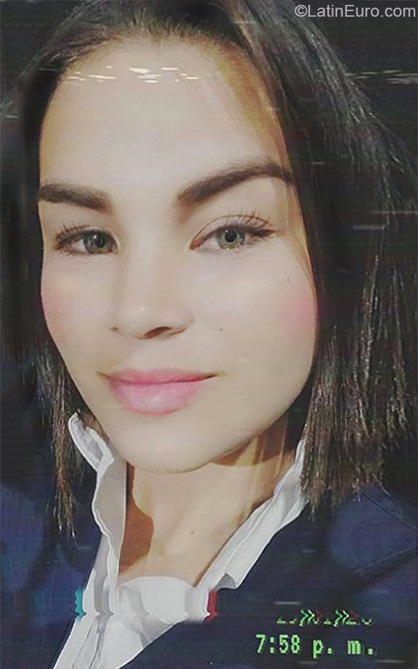 Date this gorgeous Venezuela girl Loren from Caracas VE2926