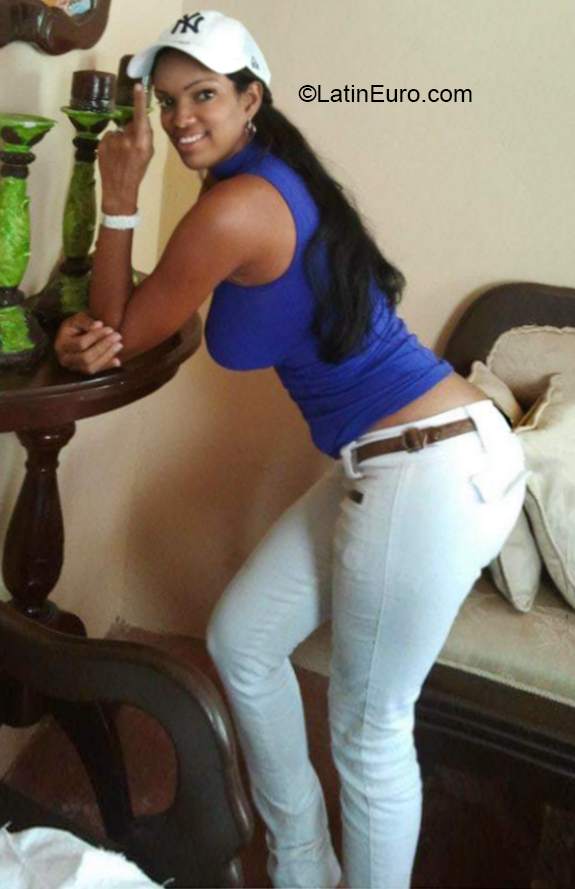 Date this athletic Dominican Republic girl Rosa from Santiago DO37112