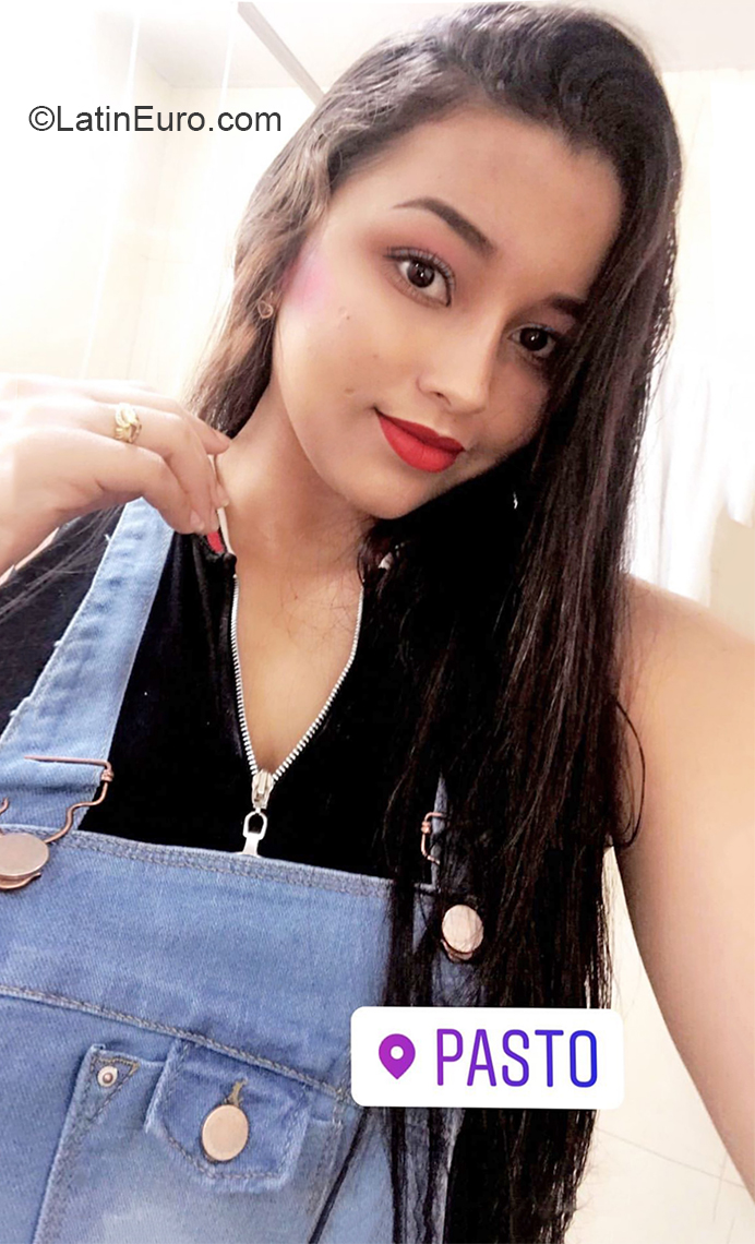 Date this fun Colombia girl Laura from Medellin CO26600