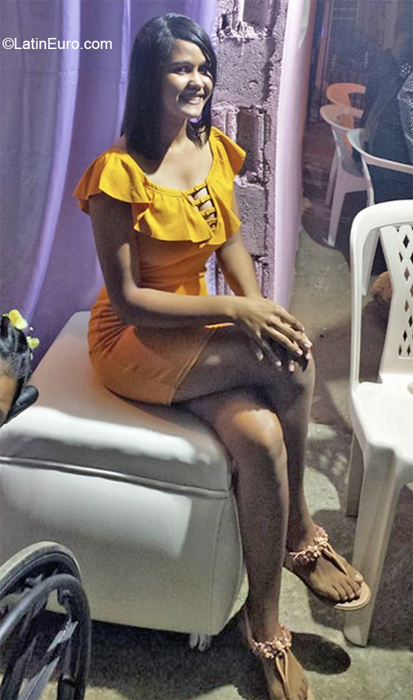 Date this sultry Dominican Republic girl Yardeles from Puerto Plata DO37139
