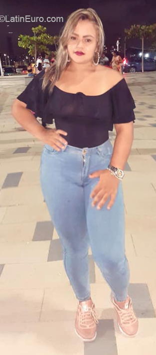 Date this attractive Colombia girl Vane from Barranquilla CO26621
