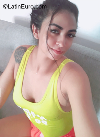 Date this nice looking Colombia girl Yiseth from Barranquilla CO26623
