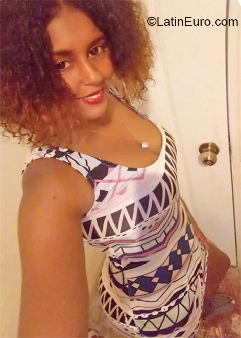 Date this athletic Dominican Republic girl Yosi from San Pedro de Macoris DO37158